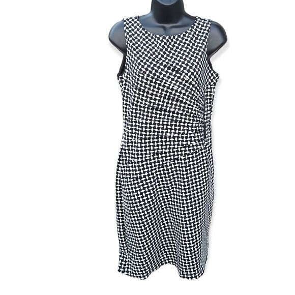 ILE Graphic Side Ruching Sleeveless Dress Black & White Size 8 - Picture 2 of 6